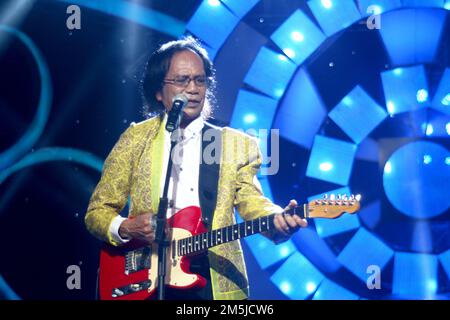 Yon Koeswoyo (27. September 1940 – 5. Januar 2018), Mitglied der legendären Band aus Indonesien, Koes Plus. Stockfoto