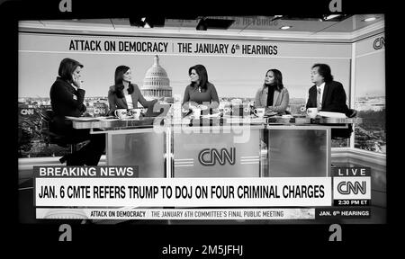 Ein CNN-TV-Screenshot mit Live-Berichten über Donald Trump, die vom 6. Januar an an die USA verwiesen wurden Justizministerium. Stockfoto