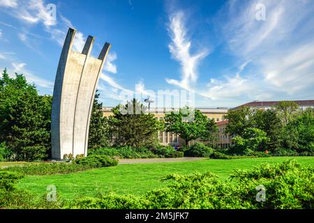 Luftbrücke-Denkmal am Tempelhofer Flughafen Stockfoto