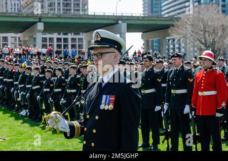 Mitglieder der aktuellen kanadischen Streitkräfte oder Armee werden in Fort York gebildet. Sie nehmen an der Feier Teil. Stockfoto