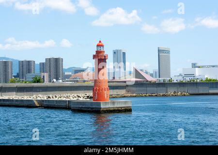 Leuchtturm-Leuchtfeuer im Seehafen von Kobe Stockfoto