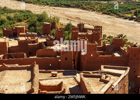 Nordafrika. Marokko. Ksar d'Ait Ben Haddou im Atlasgebirge Marokkos. UNESCO-Weltkulturerbe seit 1987. Blick auf die Dächer Stockfoto