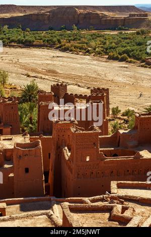 Nordafrika. Marokko. Ksar d'Ait Ben Haddou im Atlasgebirge Marokkos. UNESCO-Weltkulturerbe seit 1987. Blick auf die Dächer Stockfoto