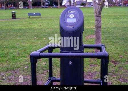 BP Pulse Elektrofahrzeug (EV)-Ladestation in Saffron Walden, Essex, Großbritannien Stockfoto