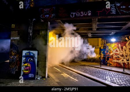 Paris, Frankreich. 27. Dezember 2022. Dampfleck aus dem Fernwärmequai de la Marne am 27. Dezember 2022 in Paris, Frankreich. Stockfoto