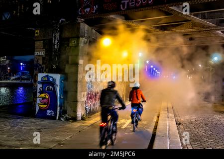 Paris, Frankreich. 27. Dezember 2022. Dampfleck aus dem Fernwärmequai de la Marne am 27. Dezember 2022 in Paris, Frankreich. Stockfoto