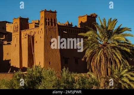 Nordafrika. Marokko. Ksar d'Ait Ben Haddou im Atlasgebirge Marokkos. UNESCO-Weltkulturerbe seit 1987. Die Kasbah des Dorfes Stockfoto