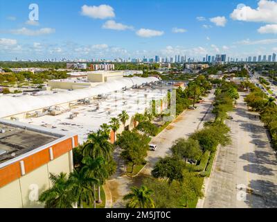 Miami, FL, USA - 29. Dezember 2022: Luftaufnahme der 163. Street Mall North Miami Beach FL Stockfoto