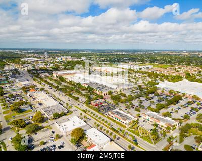 Miami, FL, USA - 29. Dezember 2022: Luftaufnahme der 163. Street Mall North Miami Beach FL Stockfoto