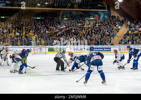 Davos, Schweiz. 29. Dezember 2022. 29.12.2022, Davos, Eisstadion Davos, Spengler Cup: HC Davos - IFK Helsinki (Andrea Branca/SPP-JP) Guthaben: SPP Sport Press Photo. Alamy Live News Stockfoto