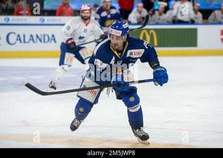 Davos, Schweiz. 29. Dezember 2022. 29.12.2022, Davos, Eisstadion Davos, Spengler Cup: HC Davos - IFK Helsinki, Andres Ambuhl von Davos (Andrea Branca/SPP-JP) Kredit: SPP Sport Press Photo. Alamy Live News Stockfoto