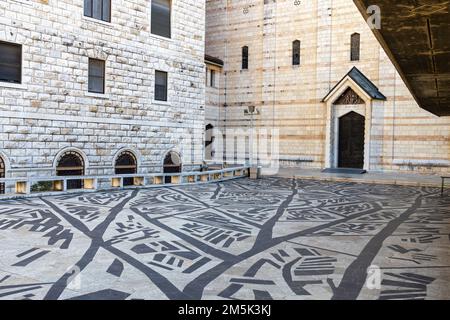 Nazareth, Israel - Dezember 2022: Basilika der Verkündigung. Diese Kirche wurde an dem Ort erbaut, an dem nach der Tradition die Verkündigung stattfand Stockfoto