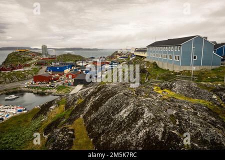 Fischerboote im Hafen von Nuuk, Grönland. Stockfoto