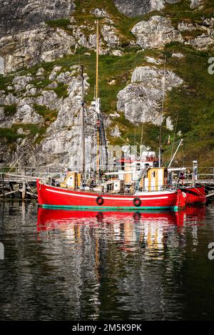 Fischerboote im Hafen von Nuuk, Grönland. Stockfoto