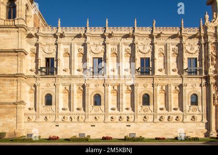 Die reich verzierte Fassade des Parador de León in den 16 Jahren. Jahrhundert Gebäude des Klosters von San Marcos ursprünglich als Pilgerkrankenhaus auf der St. James-Art. Stockfoto