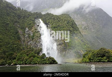 Lady Bowen Falls – Milford Sound, Neuseeland Stockfoto