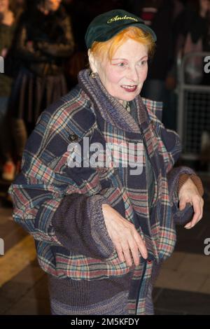 Dame Vivienne Westwood stirbt bei einem 81-Foto beim "Essen, beten, lachen!" - Barry Humphries Abschiedstour - Presseabend im London Palladium, London Stockfoto