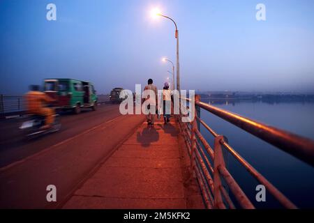 Märtyrerbrücke (Pont des Märtyrers) am Fluss Niger in Bamako, Mali Stockfoto