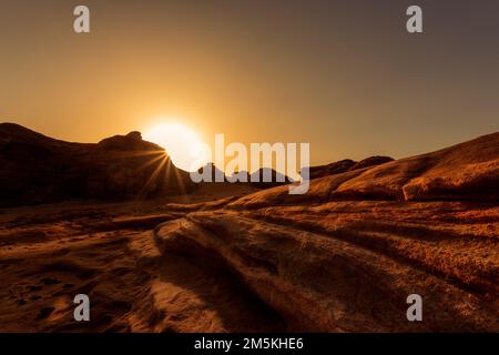 Reflexion von Sonnenschatten auf den Bergen die außergewöhnliche Sandsteinlandschaft ist ein außergewöhnliches Kultur- und Naturerbe. Umgeben von Uniq Stockfoto