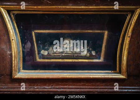 St. Adalbert von Prag Knochen in der Kapelle St. John von Nepomuk von St. George Basilica Interior - Prag, Tschechische Republik Stockfoto