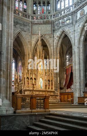 Hochaltar in St. Veitsdom im Inneren der Prager Burg - Prag, Tschechische Republik Stockfoto