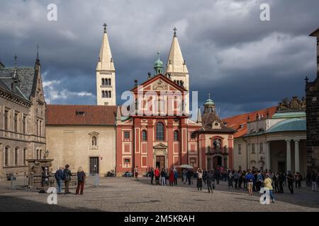 St. George Basilika auf der Prager Burg - Prag, Tschechische Republik Stockfoto