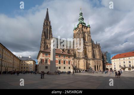 Prager Burg 3. Innenhof mit Veitsdom - Prag, Tschechische Republik Stockfoto