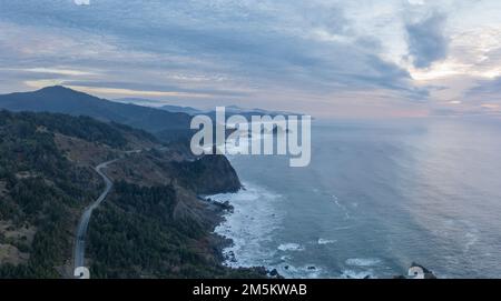 Highway 101 im Süden von Oregon, Dröhnensicht Stockfoto