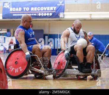 Während der Air Force Trials in der Joint Base San Antonio-Randolph, Texas, nahmen Krieger im Rollstuhl-Rugby Teil. Athleten haben um einen Platz im Air Force Team gekämpft, das im August bei den Warrior Games des Verteidigungsministeriums 2022 antreten wird. Stockfoto