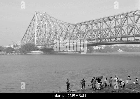 Mallick Ghat am Ufer des Hooghly in Kalkutta, Westbengalen, Indien. Stockfoto