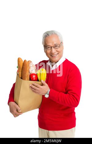 Verdrängt ältere Männer, Supermarkt, Einkaufen Stockfoto