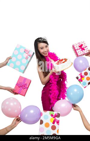 Junge Leute nehmen modische Energie und Geschenkbox Stockfoto