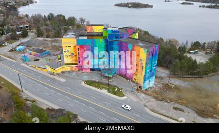 Nov. 12 2022, Sudbury Ontario, Kanada. Das Old St. Joseph's Hospital auf der Paris St. in Sudbury ist Kanadas größtes Wandgemälde, wie es 2019 gemalt wurde. Luke Du Stockfoto