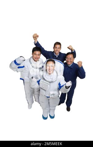 Fotoshooting männlicher Astronauten und Ingenieurteam Stockfoto