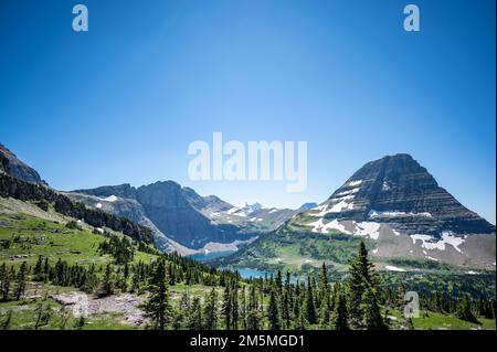 Hidden Lake Übersicht vom Logan Pass im Glacier National Park, Montana, USA. Stockfoto