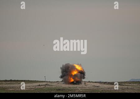 In einem historischen Moment des Trainings für die Nationalgarde der Idaho-Armee, Soldaten der Charlie Company, 2-116. Combined Arms Bataillon, 116. Cavalry Brigade Combat Team, Feuerte am Sonntag die tragbare Panzerabwehrrakete FGM - Javelin, während sie eine Reihe von Feldtrainingsübungen auf den Orchard Combat Training Center Ranges durchführte, die für die Woche geplant sind. Stockfoto