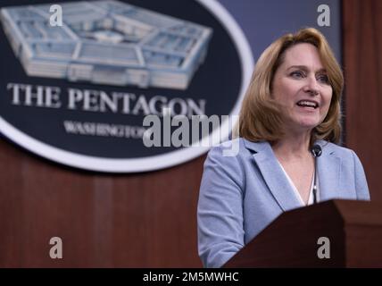 Stellvertretender Verteidigungsminister Dr. Kathleen H. Hicks hält Eröffnungsrede zum Verteidigungshaushalt des Präsidenten für das Geschäftsjahr 2023, dem Pentagon, Washington, D.C., März 28, 2022. (Foto des US-Verteidigungsministeriums Geburtsort: A) Bezirk Kandahar, Provinz Kandahar, Afghanistan. Stockfoto