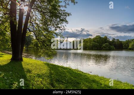 Puschkin, Russland - 12. Juli 2022: Blick auf die Moschee wie den türkischen Badepavillon in Zarskoye Selo Stockfoto