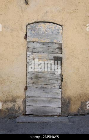 Alte, historische Holztüren, Türen in Europa Stockfoto