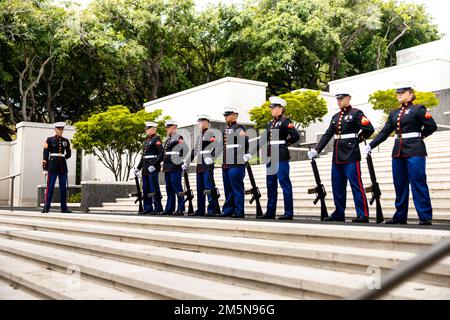 USA Marines mit Marine Corps Base Hawaii nehmen am National Vietnam war Veterans Day auf dem National Memorial Cemetery of the Pacific, Honolulu, Hawaii, am 29. März 2022 Teil. Die Zeremonie wurde zu Ehren von US-amerikanischen Militärangehörigen durchgeführt, die während des Vietnamkriegs dienten. Stockfoto