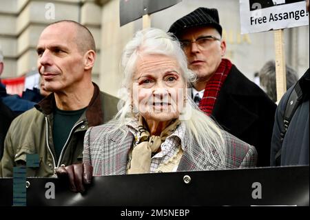 Vivienne Westwood, die Königin der britischen Mode, starb im Alter von 81years Jahren. DATEIBILD. Vivenne Westwood. Julian Assange Protest, Australia High Commision, The Strand, London. UK Stockfoto