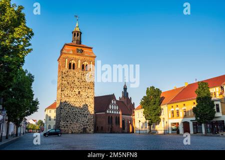 Marktturm vor St. Johanniskirche, Luckenwalde, Brandenburg, Deutschland Stockfoto