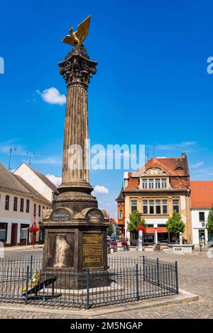 Gedenkkolumne für die, die im französisch-preußischen Krieg 1870 71 getötet wurden, Doberlug-Kirchhain, Brandenburg, Deutschland Stockfoto