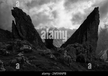 Malga-Alm unter den Geisler-Gipfeln, Puez-Odle Naturpark, Seceda, Val Gardena, Trentino, Südtirol, Italien Stockfoto