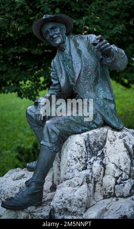 Luis Trenker, 1892-1990, deutscher Bergsteiger, Schauspieler, Regisseur und Schriftsteller, Denkmal in seiner Heimatstadt Ortisei, Val Gardena, Südtirol, Italien Stockfoto