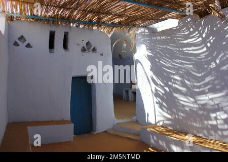 Das Innere eines einfachen nubischen Hauses in Assuan, Ägypten. Stockfoto