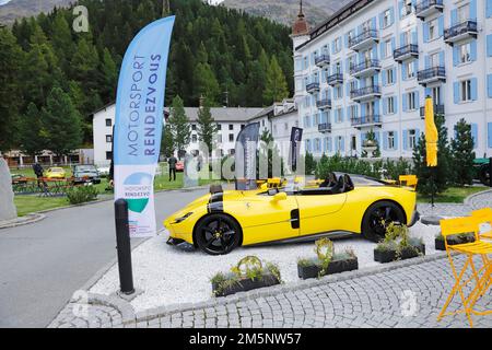 Ferrari Monza SP2 vor dem Grand Hotel des Bains Kempinski während der International Automobile Weeks, St. Moritz, Engadin, Schweiz Stockfoto