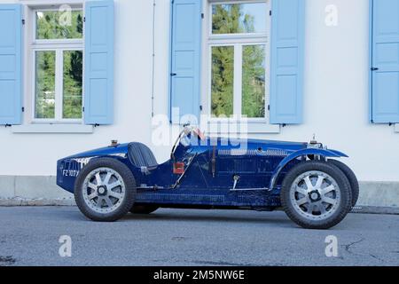 Bugatti 35, vor dem Grand Hotel des Bains Kempinski während der International Automobile Weeks, St. Moritz, Engadin, Schweiz Stockfoto