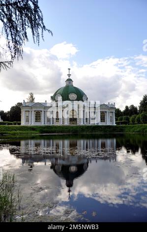 Grotto-Pavillon im Sommerhaus und Anwesen der Sheremetev-Familie Kuskovo in Moskau, Russland. Stockfoto