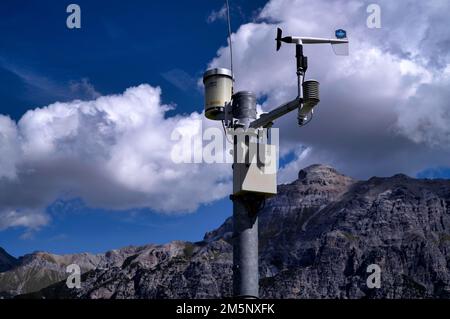 Wettermessstation, Cup-Anemometer, mit Windflügel zur Messung von windgeschwindigkeit und Windrichtung, Anemometer, Windmesser, Elfer, Neustift Stockfoto